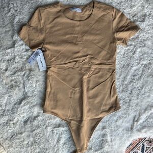 Aritzia Babaton Contour Crew Shortsleeve Bodysuit in Tan